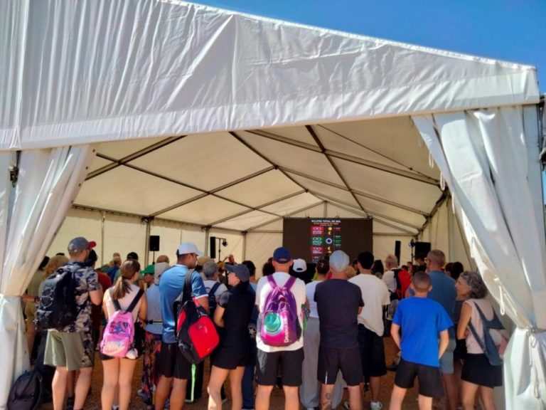 Más de 15.000 personas se concentran en Aragón para observar el eclipse solar sin incidencias destacadas