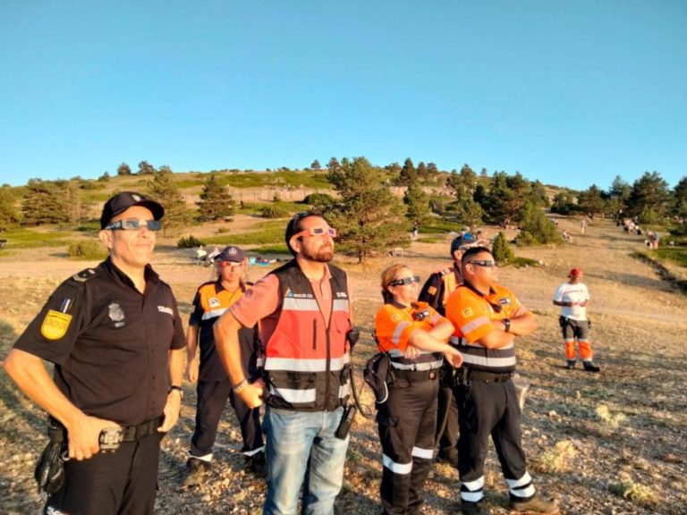 Más de 16.500 personas disfrutan del eclipse total de Sol en Aragón sin incidencias