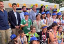 Más de 400 escolares de Huesca muestran su talento en el mercado ‘Aprendiendo a Emprender’