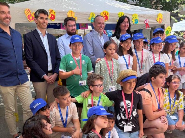 Más de 400 escolares de Huesca muestran su talento en el mercado ‘Aprendiendo a Emprender’