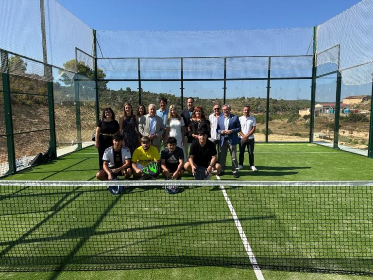 Mazaleón inaugura una nueva pista de pádel tras una inversión de 85.334 euros del FITE Mazaleón inaugura una nueva pista de pádel tras una inversión de 85.334 euros del FITE