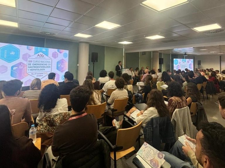 Más de 80 MIR de toda España se reúnen en un curso de emergencias digestivas en Zaragoza