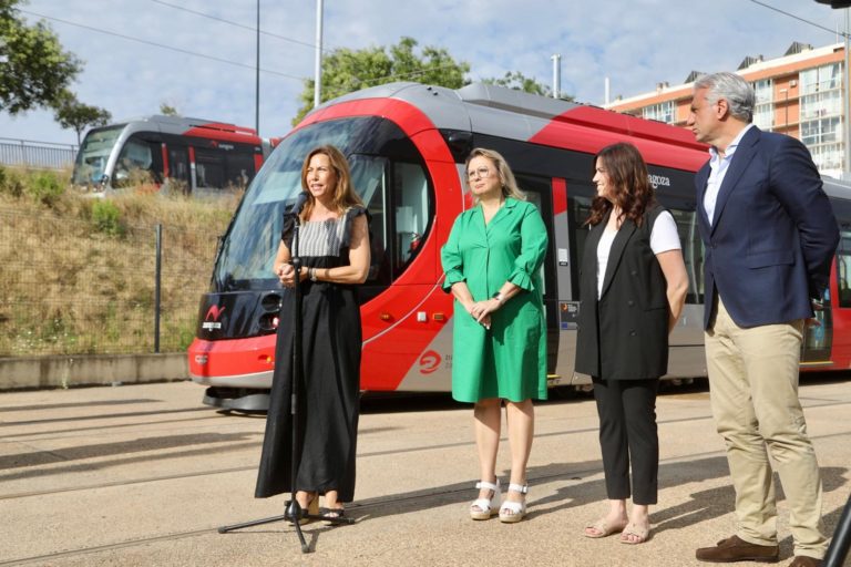 Así son los nuevos tranvías que ya circulan por Zaragoza