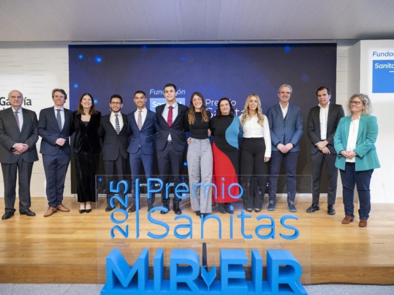 Nadia Hamam Alcober recibe el Primer Accésit de los Premios Sanitas EIR 2025 por su destacada trayectoria en Enfermería