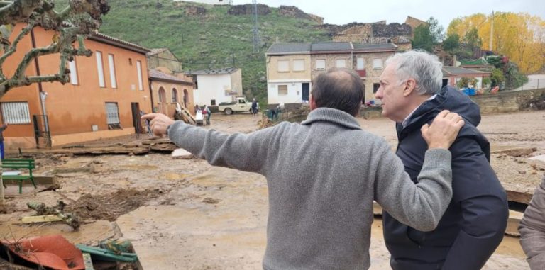 El consejero Octavio López visita Cimballa para evaluar daños causados por la DANA