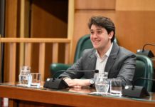 PSOE critica al Gobierno de Chueca por ocultar una querella contra el consejero Gimeno