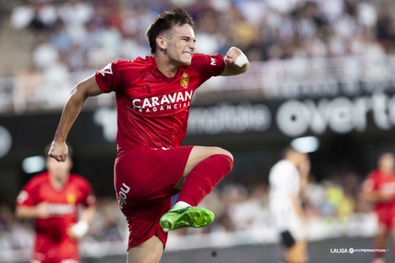 Victoria épica del Real Zaragoza en el Cartagonova con remontada incluida (1-2)