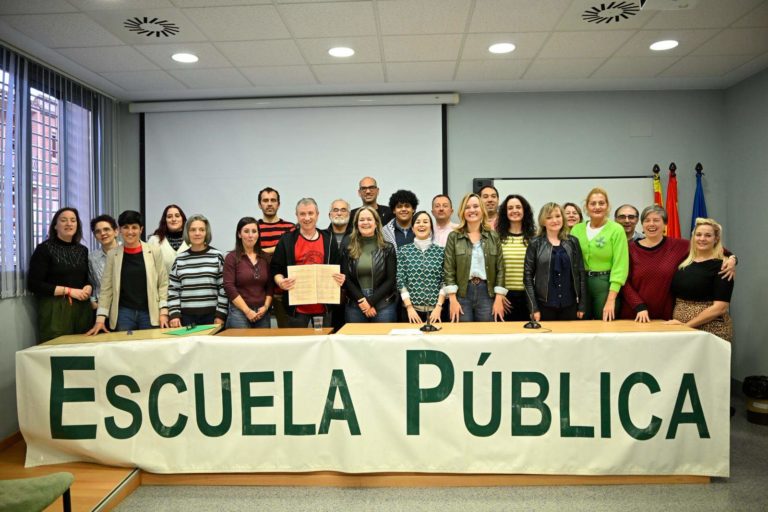 Pilar Alegría firma acuerdo por la educación pública en Aragón