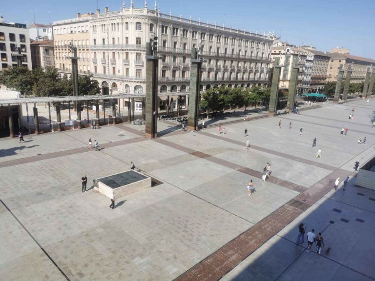 Comienza la instalación de cámaras para controlar el aforo en la Plaza del Pilar