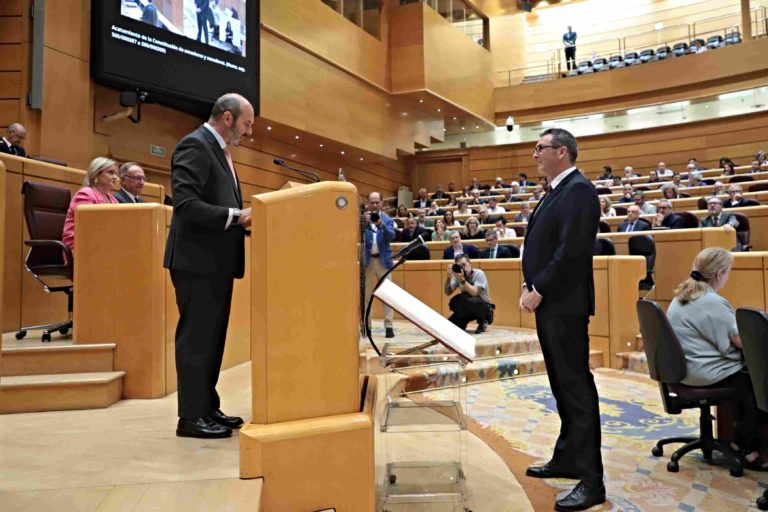 Rafael Guía asume su cargo como senador por Aragón tras elecciones autonómicas