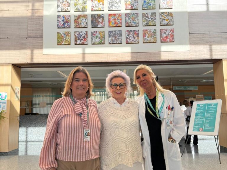 El Hospital Miguel Servet renueva el mural del vestíbulo principal