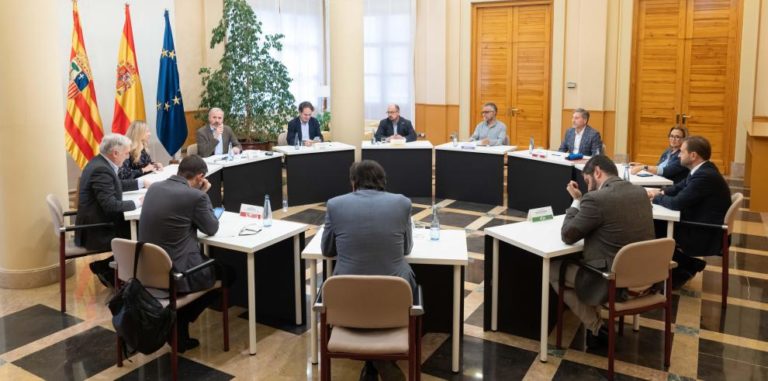 Aragón despliega más de 220 efectivos y maquinaria en Valencia para paliar efectos de la DANA