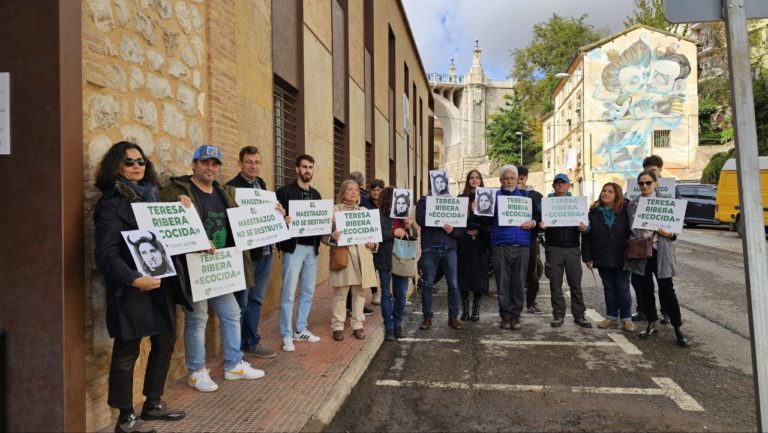 Teruel Existe entrega al ministro Bustinduy la guía “Teruel, paisaje amenazado” en protesta por el Clúster Maestrazgo