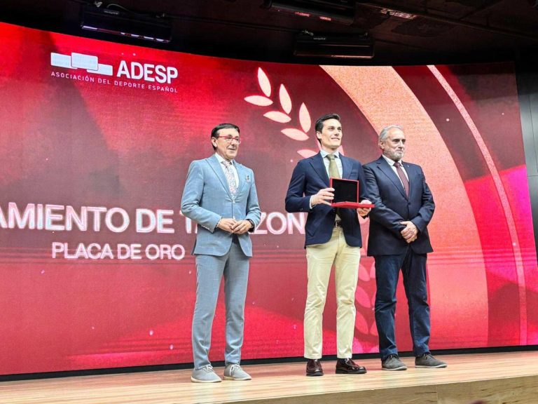 Tarazona recibe la Placa de Oro de la Asociación del Deporte Español por su impulso deportivo