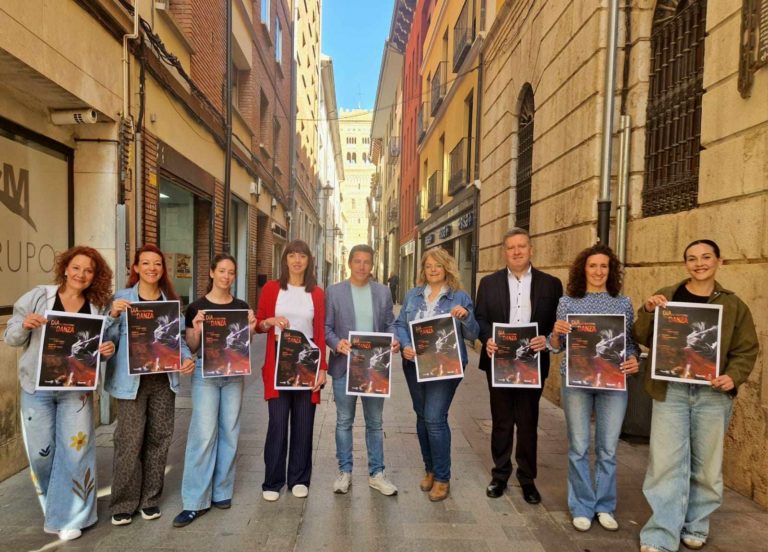 Teruel celebra el Día Internacional de la Danza con 340 bailarines en la Plaza del Torico