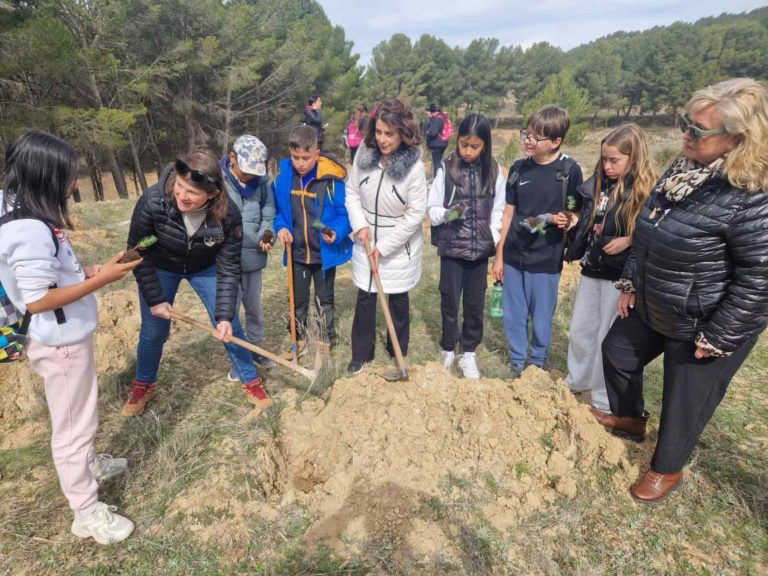 Teruel celebra el Día Internacional de los Bosques con la plantación de 350 árboles