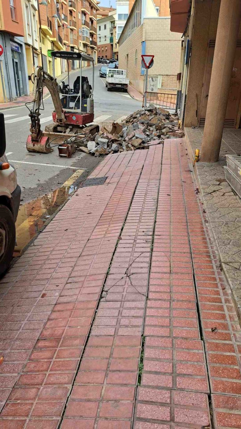 Teruel mejora la acera de la calle del Rosario con un nuevo acondicionamiento