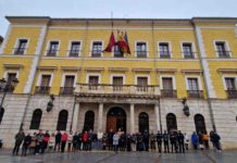 Teruel rinde homenaje a las víctimas del accidente ferroviario en Adamuz