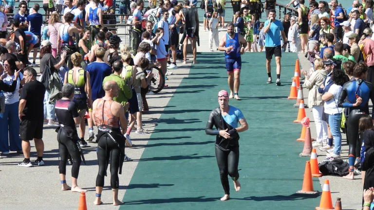 Marta Borbón y Javier Coscolla vencen en el VI Triatlón Ibercaja Ciudad de Zaragoza