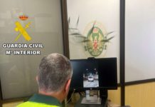 Un hombre investigado por conducir con un pasajero sobre el techo de su furgoneta en Albarracín