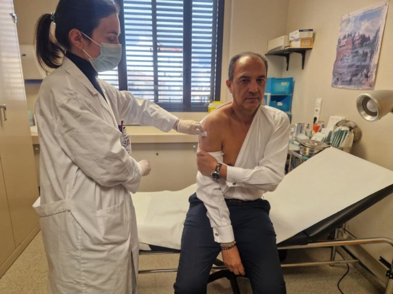 Vacunación sin cita en Zaragoza este fin de semana para gripe y COVID