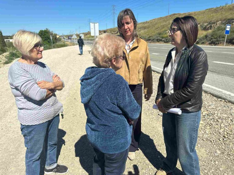 Vecinos de Movera piden soluciones urgentes para cruzar la N-II y acceder al transporte público