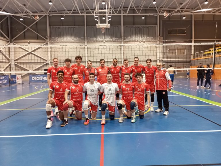 Voleibol Zaragoza recupera el tercer puesto con una remontada clave en Castellón