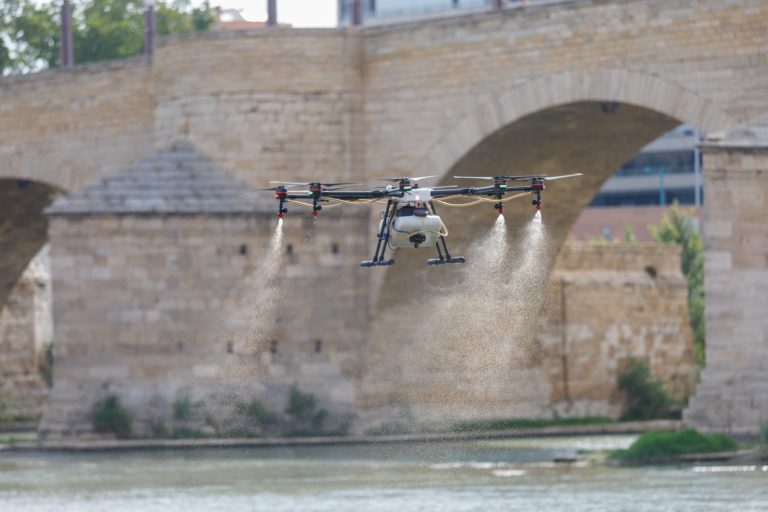 El Ayuntamiento desarrolla una segunda fase del tratamiento contra la mosca negra en el Ebro con drones
