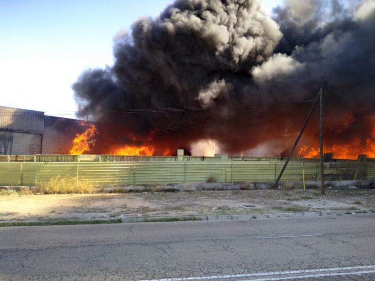 Incendio en una nave del Polígono de Malpica