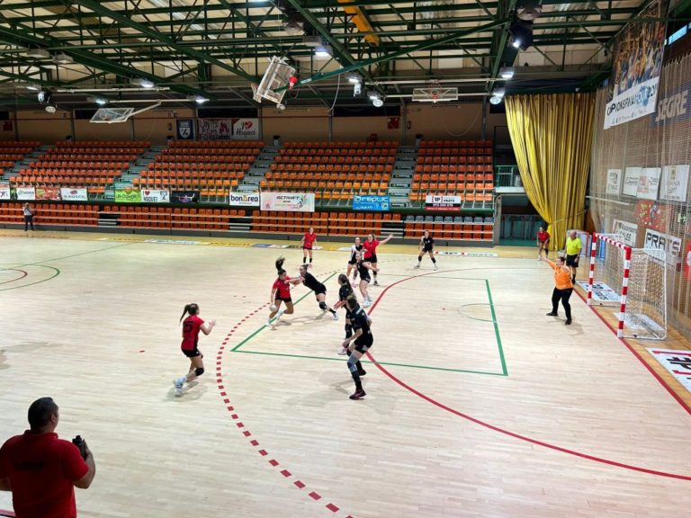 El Schär Colores Zaragoza logra el triunfo en su tercer partido de pretemporada (31-32)