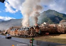 Un incendio en un edificio de Parzán obliga a desalojar a 15 personas