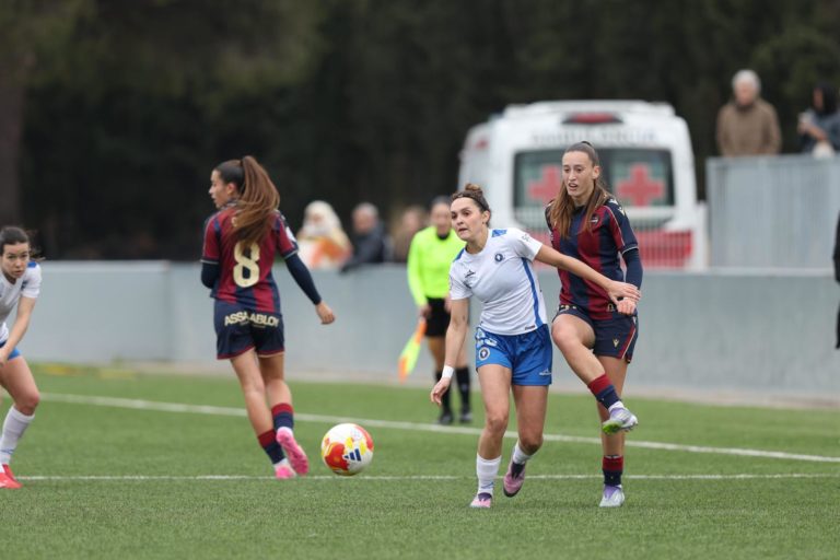 Zaragoza CFF sigue líder tras remontar al Levante B con un gol en el último minuto