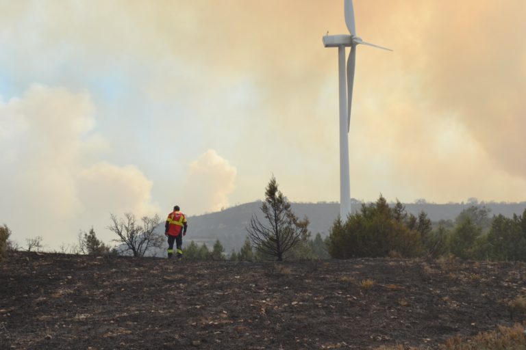 El incendio de Leciñena supera las 2.200 hectáreas y el viento las labores de extinción