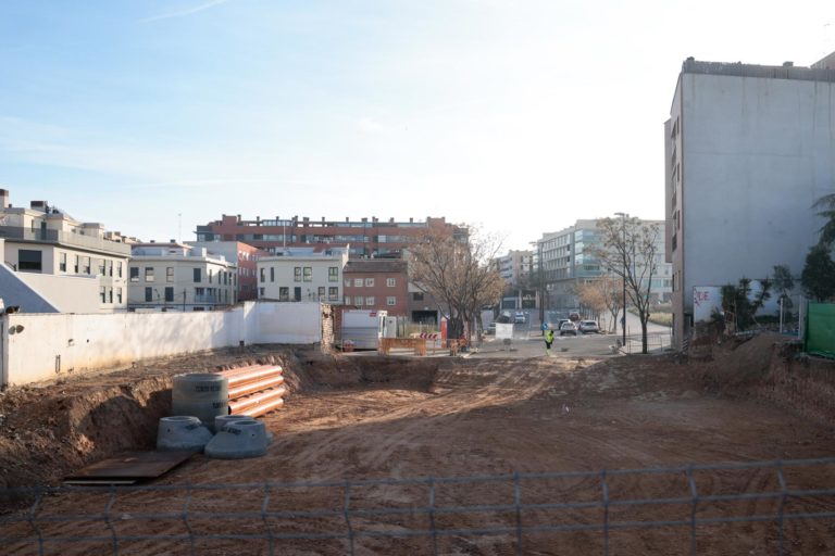 Comienzan las obras para conectar las calles Ibón de Astún y Rallo Lahoz, de Miralbueno