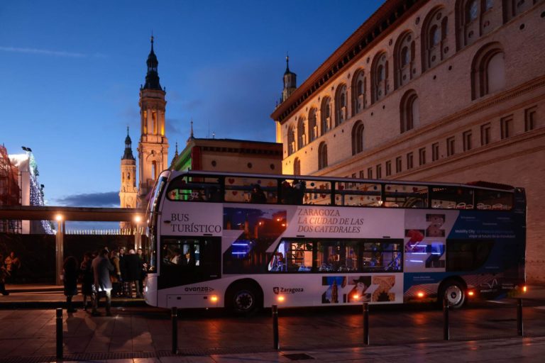 Zaragoza lanza el Bus de la Navidad con horarios y rutas para disfrutar de la ciudad iluminada