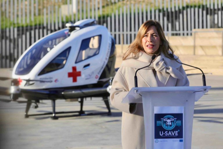 El primer vuelo de un dron-ambulancia en Europa se ha hecho en Zaragoza