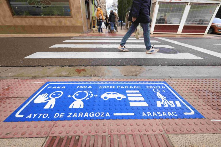 Zaragoza crea las zonas ‘Kiss and Go’ en los colegios para aumentar la seguridad vial