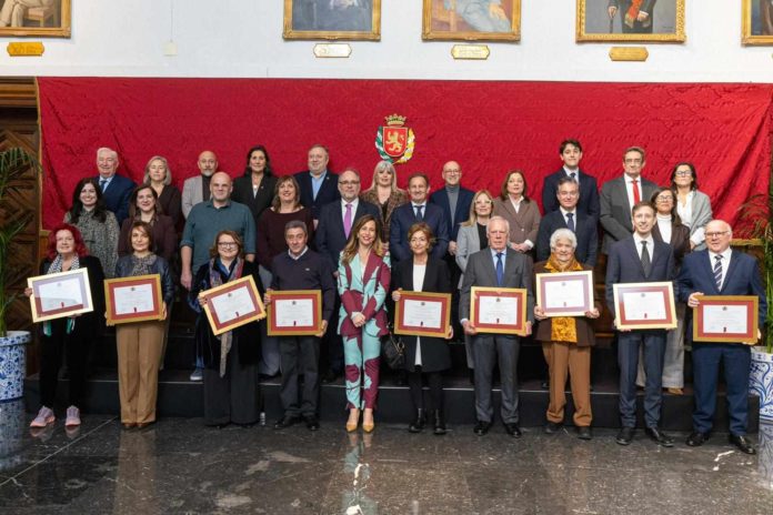 Zaragoza reconoce a nueve vecinos como 'Zaragozanos Ejemplares' en la festividad de San Valero_1_compressed