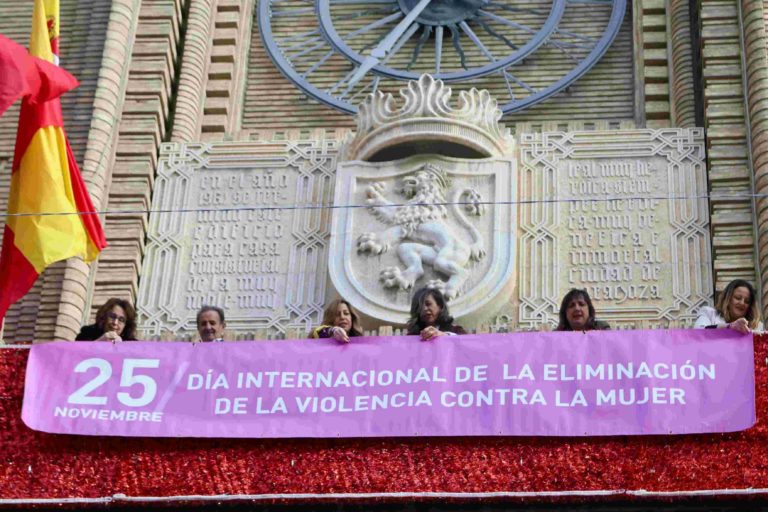Zaragoza recuerda a 38 mujeres asesinadas y llama a la acción social contra la violencia machista
