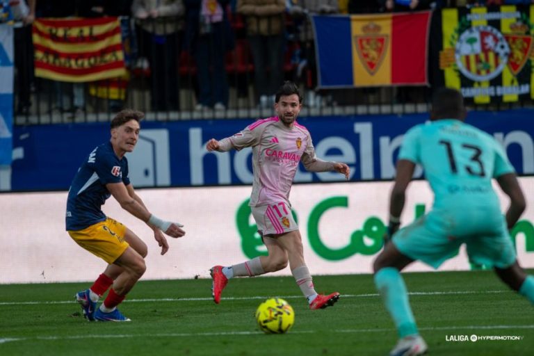 El Real Zaragoza vuelve a perder, se pone último y más cerca de 1ª RFEF (2-1)