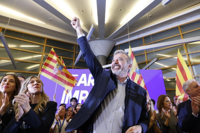 Azcón fracasa en su intento de gobernar sin depender de Vox.