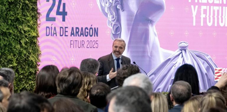 Azcón destaca el potencial turístico de Aragón en FITUR