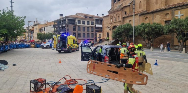 Unos 30 profesionales realizan un simulacro de accidente en el centro de Barbastro para testar la coordinación en situaciones de emergencia