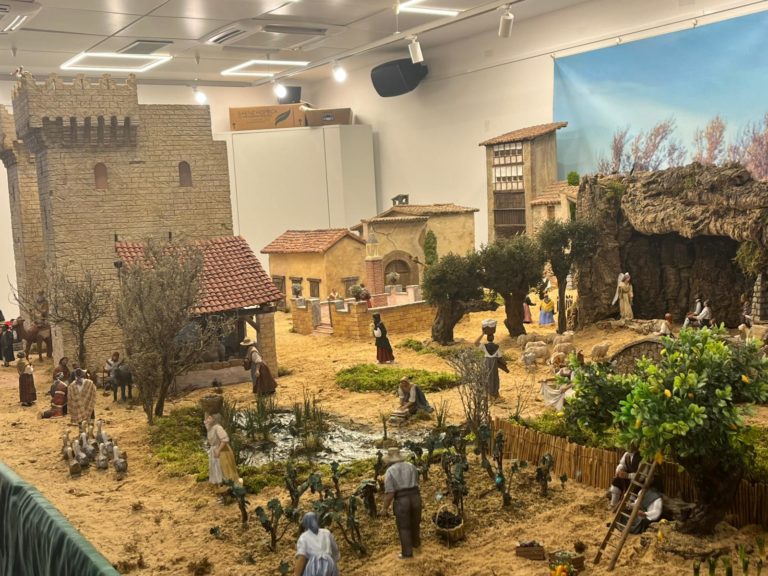 El tradicional Belén del Mercado Central regresa con figuras y escenas plenamente aragonesas