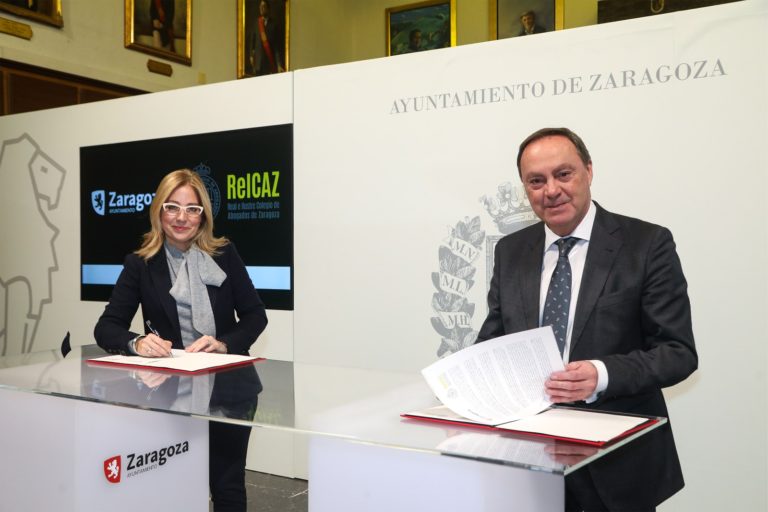El Ayuntamiento de Zaragoza firma un convenio con el Colegio de Abogados para conmemorar su 625 aniversario