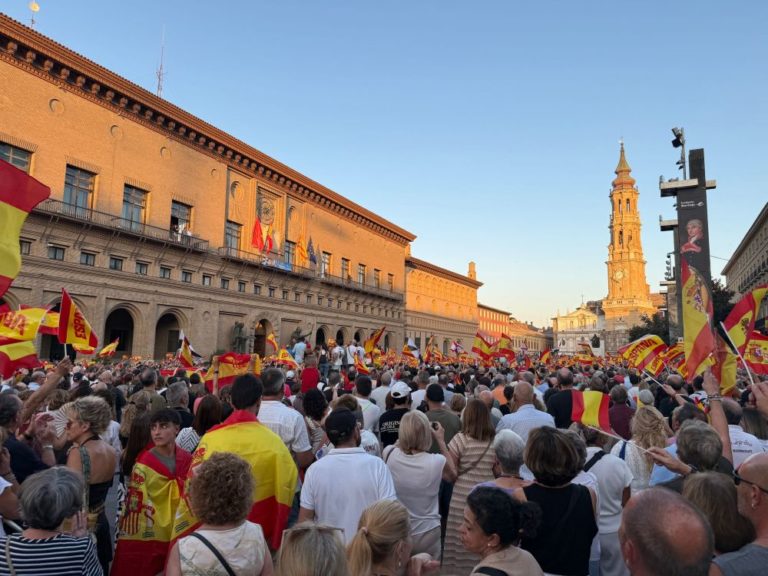 Zaragoza se une a la defensa de Ceuta con una masiva concentración en la plaza del Pilar