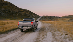 coche carretera polvo