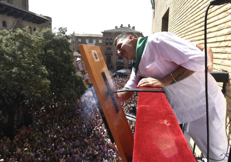 Huesca da la bienvenida a las Fiestas de San Lorenzo 2025 con un pregón multitudinario y el cohete de Andrés Campo