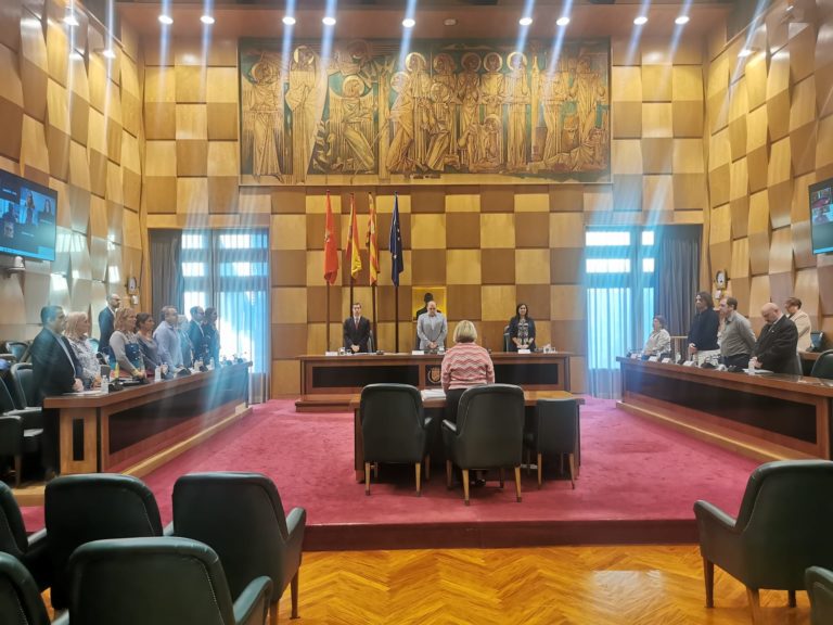 Minuto de silenio en el Consejo de Ciudad por las víctimas de la DANA