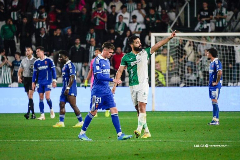 El Zaragoza cae en Córdoba entre su impotencia y dos avisos salvados por el VAR (1-0)